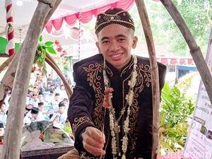 Pernikahan Unik di Purworejo, 5 Pasang Pengantin dengan Mahar 1 Tusuk Sate