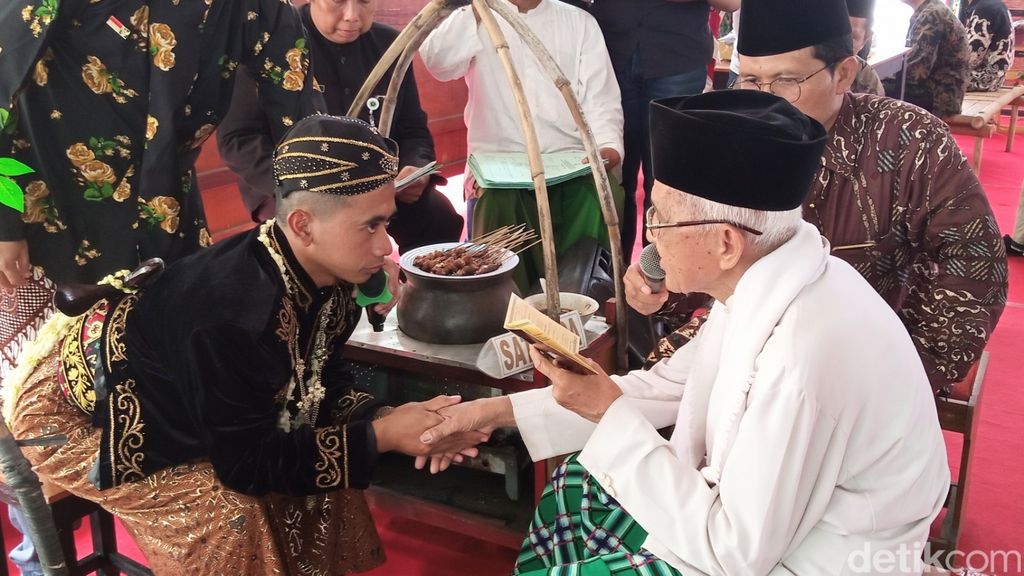 Pernikahan unik di Purworejo dengan mahar satu tusuk sate, Rabu (22/3/2023).