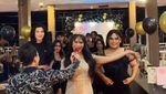 Lenggak-lenggok Waria yang Berpesta di Padang Sidimpuan