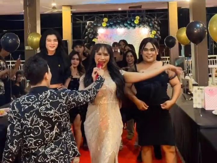 Pesta waria di Padang Sidimpuan Pesta waria di Padang Sidimpuan