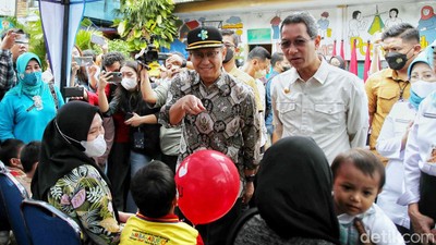 Cegah Stunting, Menkes Blusukan di Gang Sempit Jakarta