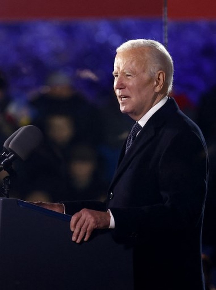 US President Joe Biden delivers a speech at the Royal Warsaw Castle Gardens in Warsaw on February 21, 2023. - US President Joe Biden said support for wartorn Ukraine 
