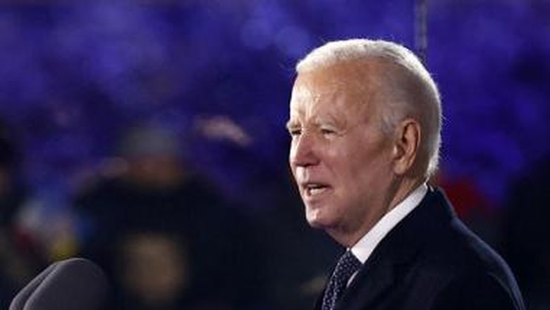 US President Joe Biden delivers a speech at the Royal Warsaw Castle Gardens in Warsaw on February 21, 2023. - US President Joe Biden said support for wartorn Ukraine 