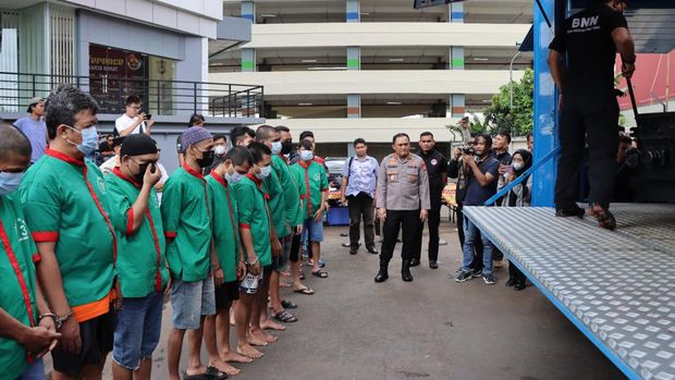 Kapolres Metro Jakbar Kombes Pasma Royce memimpin pemusnahan narkoba senilai Rp 34 miliar lebih, Rabu (22/2/2023)