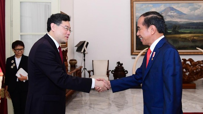 Presiden Joko Widodo pagi ini menerima kunjungan kehormatan Menteri Luar Negeri (Menlu) Republik Rakyat Tiongkok (RRT) atau China Qin Gang.