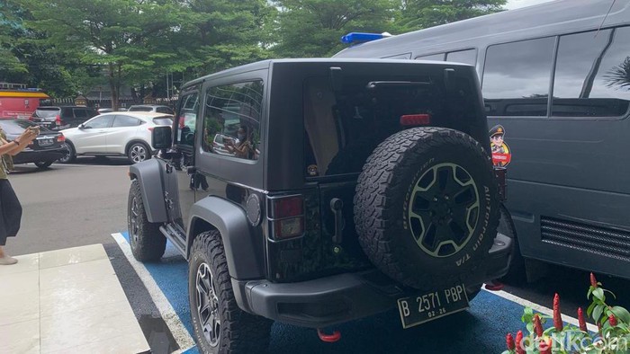 Rubicon yang dipakai Mario Dandy Satrio saat menganiaya anak Pengurus Pusat GP Ansor di Jaksel disita polisi. (Foto: dok. Istimewa)