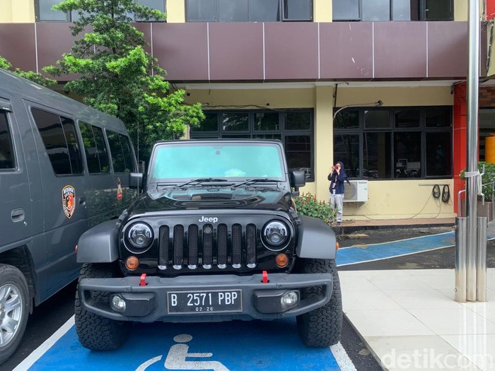 Rubicon yang dipakai Mario Dandy Satrio saat menganiaya anak Pengurus Pusat GP Ansor di Jaksel disita polisi. (Foto: dok. Istimewa)