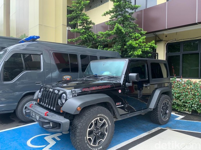 Rubicon yang dipakai Mario Dandy Satrio saat menganiaya anak Pengurus Pusat GP Ansor di Jaksel disita polisi. (Foto: dok. Istimewa)