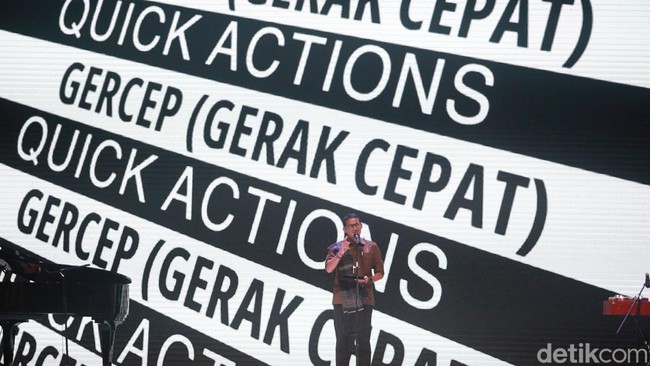 Dalam pembukaan IFW 2023, Sandiaga Uno mengatakan gelaran fashion ini mengukuhkan bagaimana pelaku fashion bisa menjadi tuan rumah di negeri sendiri. G20 juga menggunakan fashion Indonesia, kita akan menjadi tuan rumah ASEAN dan pemimpin dunia akan datang ke Indonesia mudah-mudahan bisa membuka peluang usaha kerja sehingga Indonesia semakin sejahtera,” ucap Sandi yang menggunakan kain ulos saat hadir di IFW 2023.  