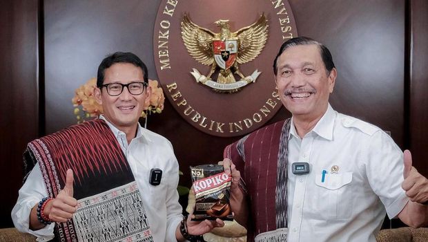 Sandiaga Uno dan Luhut Panjaitan endorse Kopiko. (Tangkapan layar Instagram @sandiuno)