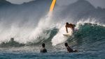 Sensasi Berselancar di Pantai Lhoknga Aceh