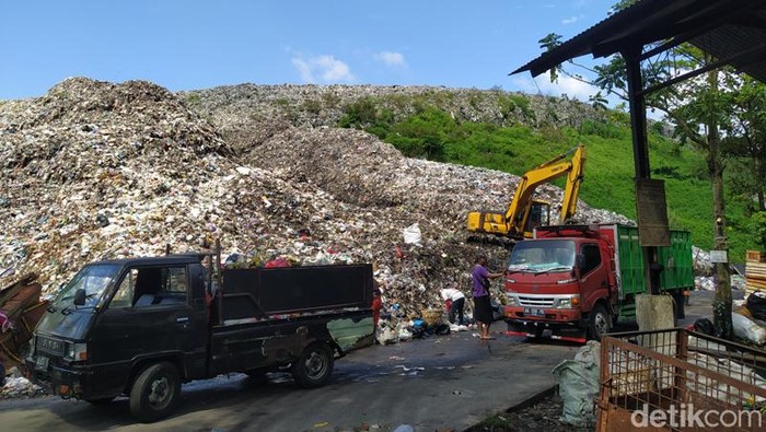 Suasana aktivitas di TPSA Pasuruhan, Kecamatan Mertoyudan, Kabupaten Magelang, Rabu (22/2/2023).