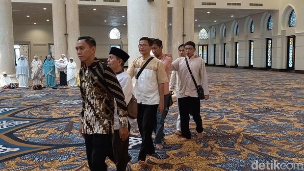 Suasana di Masjid Sheikh Zayed di Kelurahan Gilingan, Kecamatan Banjarsari, Kota Solo, Rabu (22/2/2023).