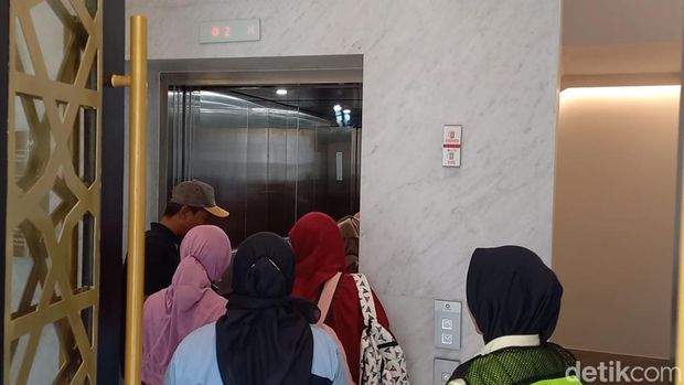 Suasana di Masjid Sheikh Zayed di Kelurahan Gilingan, Kecamatan Banjarsari, Kota Solo, Rabu (22/2/2023).