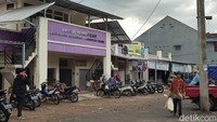 Bahkan Pemkab Ciamis pun ikut mengembangkan budaya Jawa yang berkembang di daerah tersebut. Misalnya ebeg atau kuda lumping dan wayang orang. Bahkan sejumlah event atau festival pun berbagai pertunjukan kesenian yang ditampilkan bernuansa Jawa.