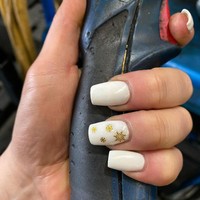 Meski mendapat banyak dukungan online, Mel mengaku masih sering mendapatkan komentar kurang menyenangkan terkait profesinya. Ia pun ingin mematahkan anggapan bahwa wanita terlalu sensitif atau tidak bisa menggunakan alat dengan videonya. Foto: TikTok/Instagram The Welder Princess