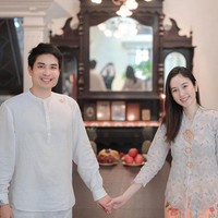 Rona bahagia pun terpancar dari wajah pasangan yang akan segera meresmikan hubungannya dalam ikatan pernikahan ini. Foto: Dok. Instagram/@poydtreechada