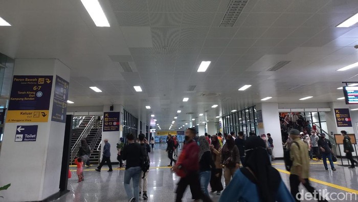 Tulisan I Love DJKA di Stasiun Manggarai Dicopot