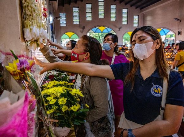Umat Katolik Filipina Peringati Hari Rabu Abu