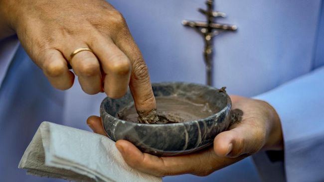 Umat Katolik Filipina Peringati Hari Rabu Abu
