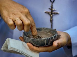 Mengenal Makna Rabu Abu atau Ash Wednesday Bagi Umat Katolik