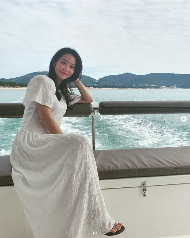 Pada Minggu (19/2/2023), Yeonji mengaku mendapat ancaman untuk tampil telanjang dalam drama Korea Hit the Spot. Foto: dok. Instagram @act_yeon