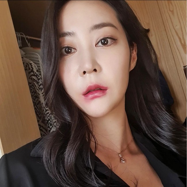 Dalam episode berdurasi 40 menit itu, Yeonji hanya tampil selama empat menit dengan adegan telanjang selama dua menit. Meskipun begitu, peran itu sangat berarti baginya. Foto: dok. Instagram @act_yeon