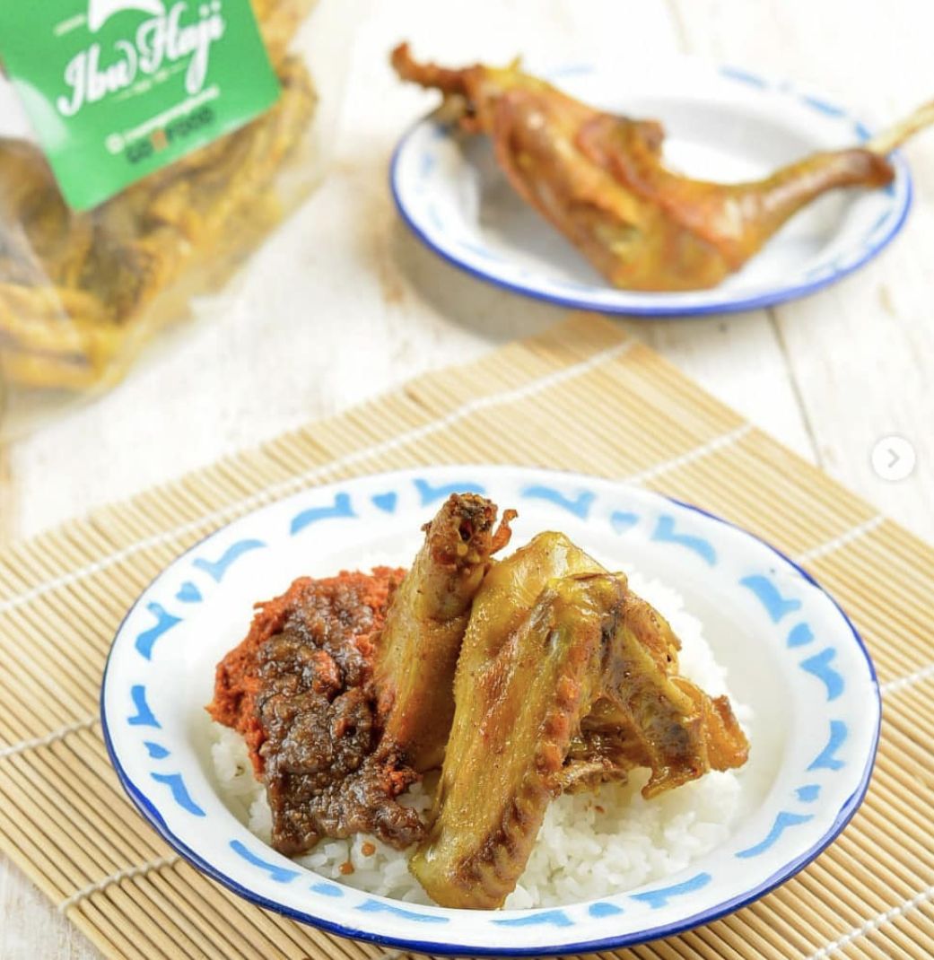 5 Tempat Makan Enak Dekat Stasiun Jatinegara, Ada Ayam Goreng Legendaris!