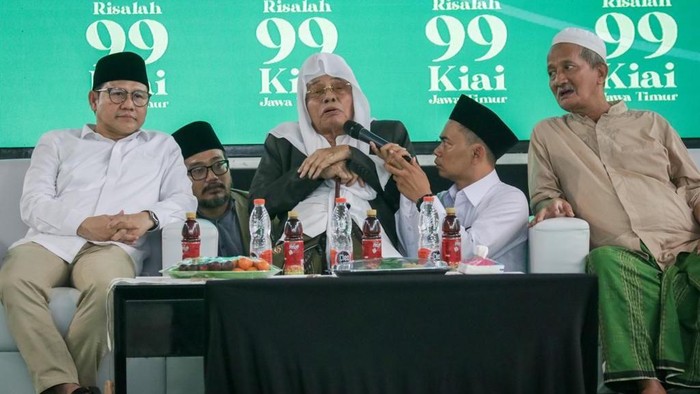 99 Kiai Khas Jawa Timur menggelar musyawarah di Pondok Pesantren Bumi Shalawat, Sidoarjo. (dok. istimewa).