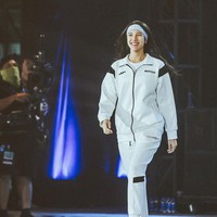 Walaupun selama pertandingan rambut panjang Anya tampak dibiarkan terurai namun rambutnya itu tetap terlihat tidak kusut ataupun lepek. Penampilannya pun tetap memukau. Foto: Instagram/@anyageraldine