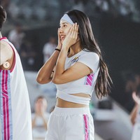 Melalui akun Instagram pribadinya Anya Geraldine membagikan momen-momen saat dirinya mengikuti pertandingan voli pantai dalam acara Media Clash Vol. 02 pada Minggu (19/2/23). Penampilan Anya Geraldine pun menjadi salah satu yang cukup mencuri atensi. Foto: Instagram/@anyageraldine