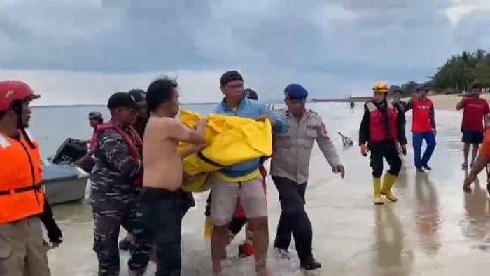 Pria berinisial EF (16) di Balikpapan, Kaltim yang tenggelam di Pantai Benua Patra ditemukan tewas.