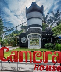 Bangunan berdesain kamera