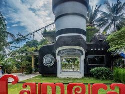 Foto Bangunan Unik Berbentuk Kamera, Ada dari Indonesia