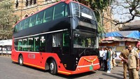 Switch EiV 22 ditenagai paket baterai kimia NMC berkapasitas 231 kWh, 2-string, berpendingin cairan, dengan kepadatan yang lebih tinggi, serta memiliki sistem pengisian ganda. Hal ini memungkinkan double decker listrik ini memiliki jangkauan hingga 250 km untuk penggunaan dalam kota.