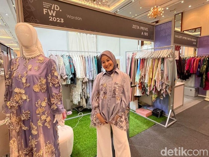 Indonesia Fashion Week 2023 Angkat Wastra Gotontalo Indonesia Fashion Week 2023 berlangsung di JCC Senayan, 22 - 26 Maret 202. Pada tahun ini IFW akan mengangkat wastra dari Gorontalo.