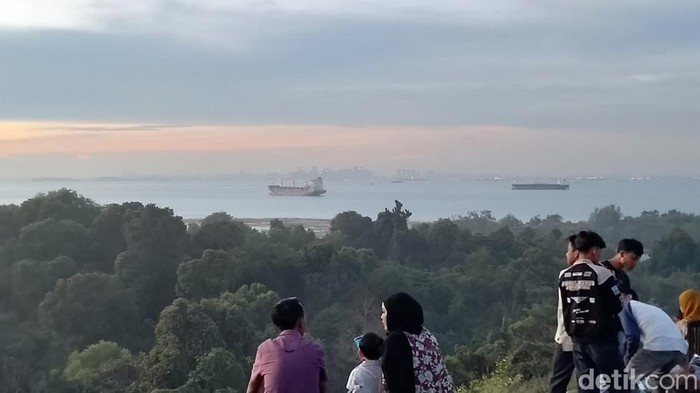 Bukit Harimau di Batam menjadi spot menikmati sunset. (Alamudin Hamapu/detikSumut)