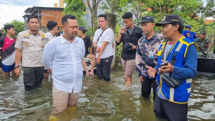 Bupati Gresik Fandi Akhmad Yani cek lokasi banjir