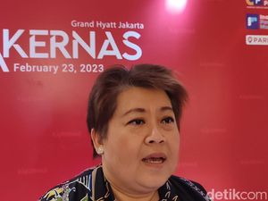 Dirut Sarinah Bantah Ada Larangan Karyawan Pakai Jilbab