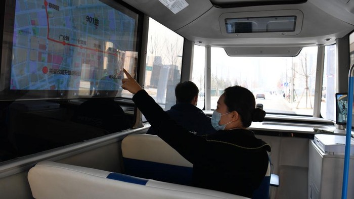 China Luncurkan Bus Cerdas yang Bisa Deteksi Lampu Lalin dan Rambu Jalan China meluncurkan bus cerdas yang dapat mengenali lampu lalu lintas dan rambu jalan. Ini fotonya.