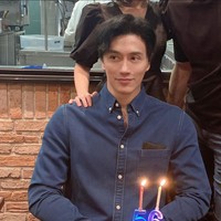 Potret saat Chuando merayakan ulang tahunnya yang ke-56 di tahun 2022. Meski sudah berusia 56 tahun namun Chuando masih terlihat seperti pria berusia 30 an. Foto: Instagram/@chuando_chuandoandfrey