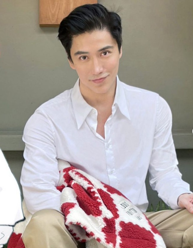 Model asal Singapura bernama Chuando Tan belakangan tengah viral karena penampilannya yang kelewat awet muda. Kamu sendiri mungkin tak akan menyangka jika Chuando Tan sebenarnya sudah berusia 56 tahun. Foto: Instagram/@chuando_chuandoandfrey