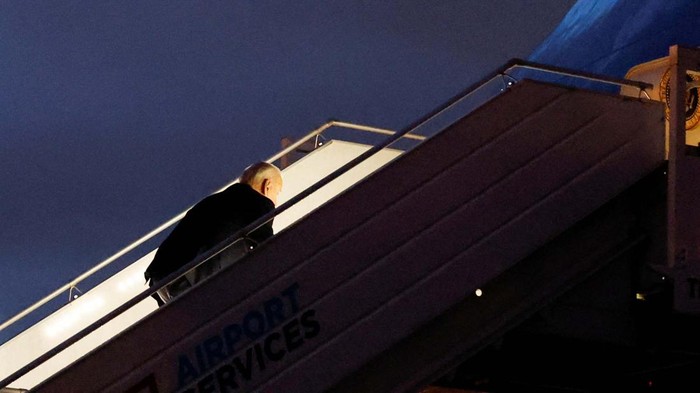 U.S. President Joe Biden stumbles while boarding Air Force One following his visit to Poland to mark the first anniversary of Russias invasion of Ukraine, in Warsaw, Poland, February 22, 2023. REUTERS/Evelyn Hockstein