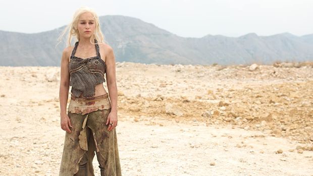 Cuplikan adegan Emilia Clarke di Game of Thrones.