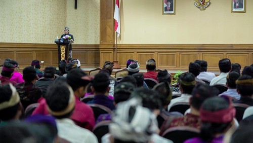 Bupati Giri Prasta gelontorkan Rp 9 miliar dana BKK TPS3R 2023 di Puspem Badung, Kamis (23/2/2023).