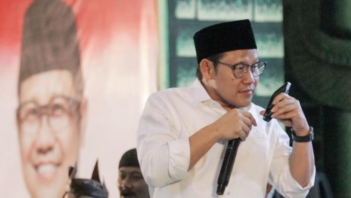 Gus Muhaimin saat disambati para seniman
