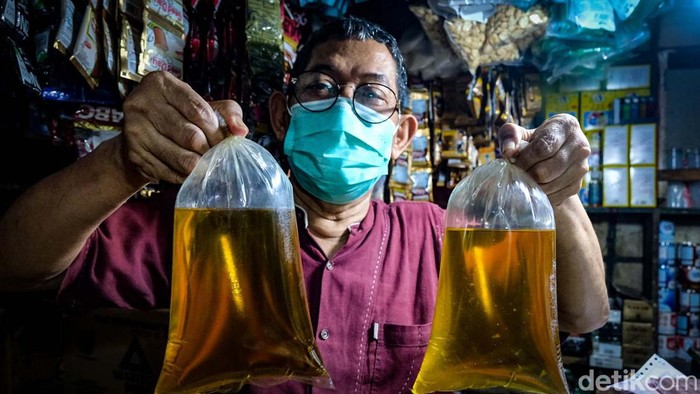 Harga Minyak Goreng Curah di Jakarta Tembus Rp 16 Ribu/Kg Jelang Puasa Harga minyak goreng curah mulai merangkak naik jelang bulan Ramadhan atau bulan puasa. Di Jakarta, harga minyak goreng curah berkisar Rp 16.000/kg.