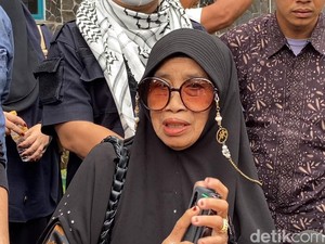 Hati Ibu Ustaz Arifin Ilham Hancur Cucu Beri Foto Mesra Umi Yuni-Abah Agam