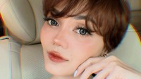 Rina Nose sempat diperbincangkan saat mengungkap jika punya anak menambah beban masalah. Tapi belum lama ia menjelaskan lagi jika childfree adalah pemikiran masing-masing orang.  Foto: Instagram @rinanose16