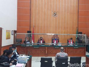 Sidang Irjen Teddy Baru Dimulai Sudah Diwarnai Debat Jaksa dan Pengacara